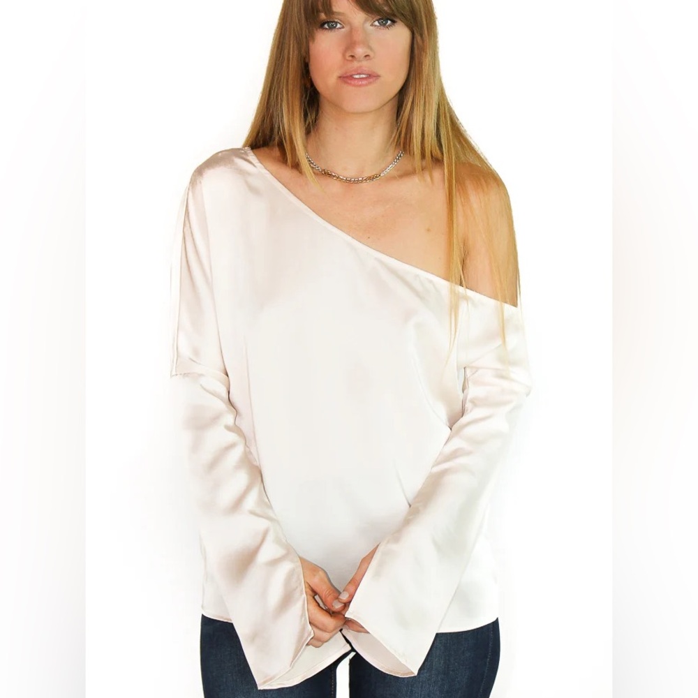 Line & Dot Women's Cream Top - Picture 5 of 5